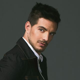 "Enséñame, muérdeme": Vadhir Derbez