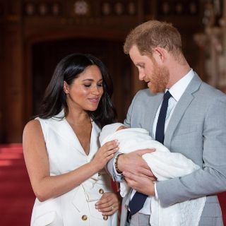 Meghan Markle y el príncipe Enrique muestran a su bebé