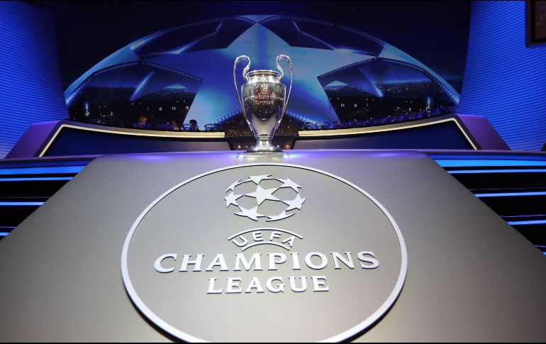 Según ese plan, habría cuatro grupos de ocho equipos, lo que aumentaría el número de partidos europeos, y un sistema de ascenso-descenso. AFP / ARCHIVO