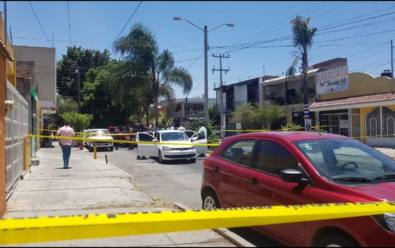 Los oficiales lo detuvieron y le aseguraron un arma, así como el vehículo. EL INFORMADOR/ S. Blanco