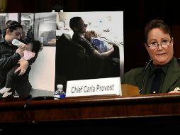 La jefa de la Patrulla Fronteriza, Carla Provost, denuncia que debido al alto flujo de migranres ella tuvo que sacar a agentes de otras tareas para cuidar a niños. AP/J. Martin