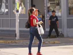 Los académicos recomendaron hidratarse de forma adecuada, no exponerse al sol si no es necesario y mantenerse en lugares frescos. EL INFORMADOR / ARCHIVO