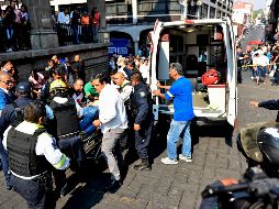 El tiroteo se dio ayer frente al Palacio de Gobierno en Cuernavaca, mientras se realizaba una manifestación de ambulantes. AP/T. Rivera