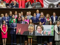López Obrador señala que hay que respetar la postura de los diputados del PAN, que se oponen a la reforma educativa. SUN / ARCHIVO
