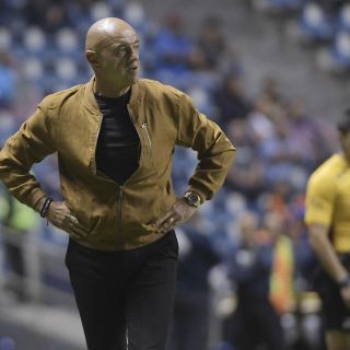 ''Ruso'' se va del Puebla por no coincidir con ''Chelís''