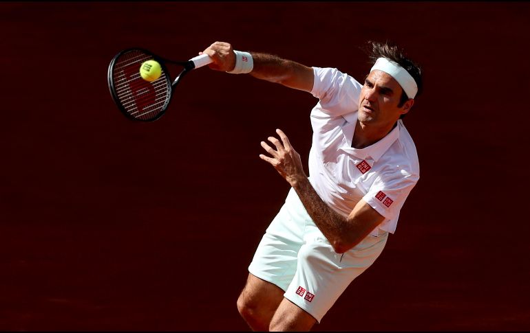 Federer se medirá en cuartos de final al austriaco Dominic Thiem, vencedor antes del italiano Fabio Fognini (12) por 6-4, 7-5. EFE / K. Huesca