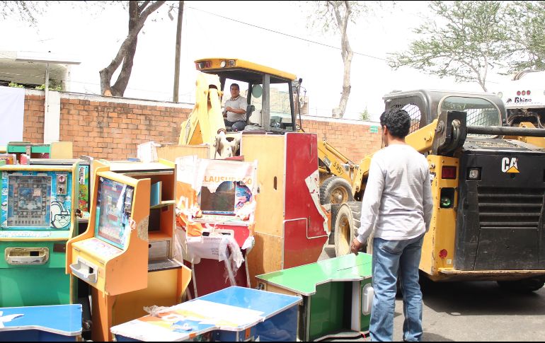Destruyen casi 200 máquinas tragamonedas