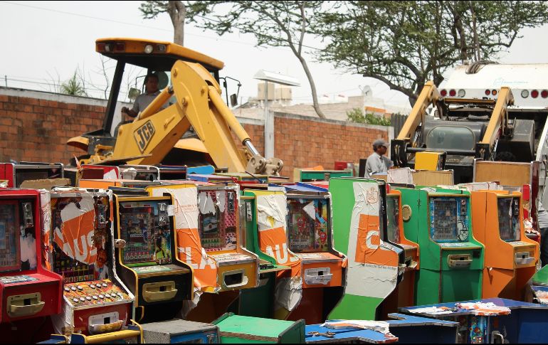 Destruyen casi 200 máquinas tragamonedas