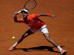 El serbio solo espera a su rival que saldrá del duelo entre Roger Federer y Dominic Thiem. AP