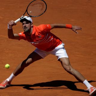 Cilic se retira por problemas estomacales y Djokovic pasa a semifinales