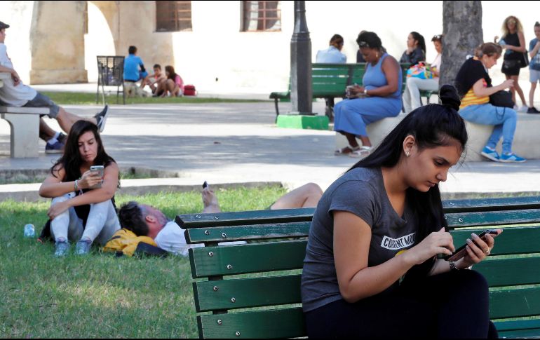 La empresa explica que esto se debe a los ingresos por venta de teléfonos móviles que creció 24% alcanzando los 73 millones de euros. ESPECIAL/