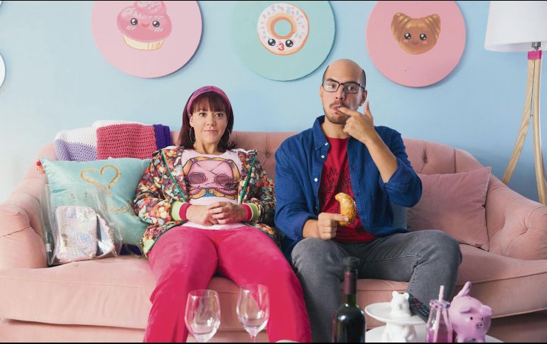 Los actores Fernanda Castillo y Vadhir Derbez, en sus respectivos papeles en “Dulce familia”. ESPECIAL