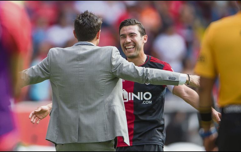 Al técnico del Atlas le cambiarán gran parte del plantel, pero también podría perder a su capitán Juan Pablo Vigón (derecha). MEXSPORT