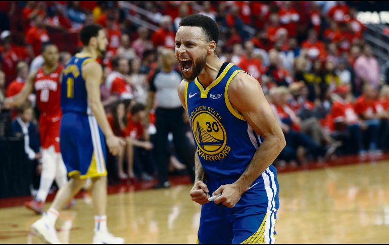 Stephen Curry fue el referente en el ataque de los Warriors al conseguir 33 puntos en su cuenta personal. AP