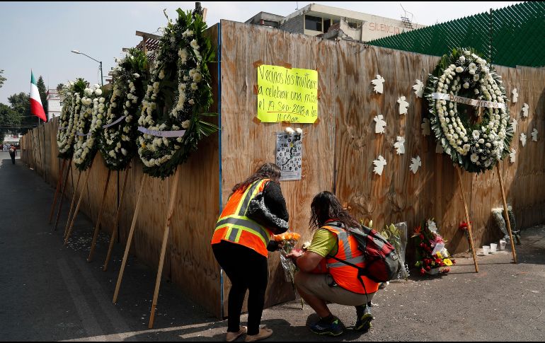 Tras el derrumbe del edificio murieron 19 menores de edad y siete adultos. AP/E. Verdugo
