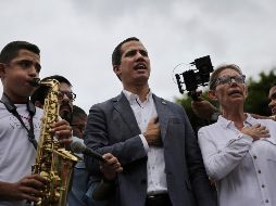 Guaidó se dirige a miles de venezolanos reunidos en la Plaza Alfredo Sadel, en Caracas. AP/R. Abd