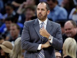 Frank Vogel tomará el mando de los Lakers, en donde dirigirá a LeBron James. AP/J. Raoux