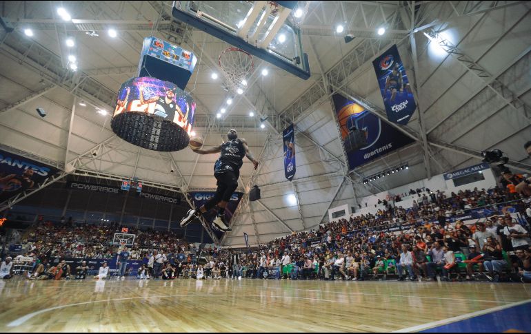 El concurso de clavadas fue uno de los momentos más aplaudidos por el público que se dio cita en el Domo del Code Jalisco. EL INFORMADOR/G. Gallo