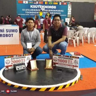 Mexicanos ganan medallas de oro, plata y bronce en torneo de robótica