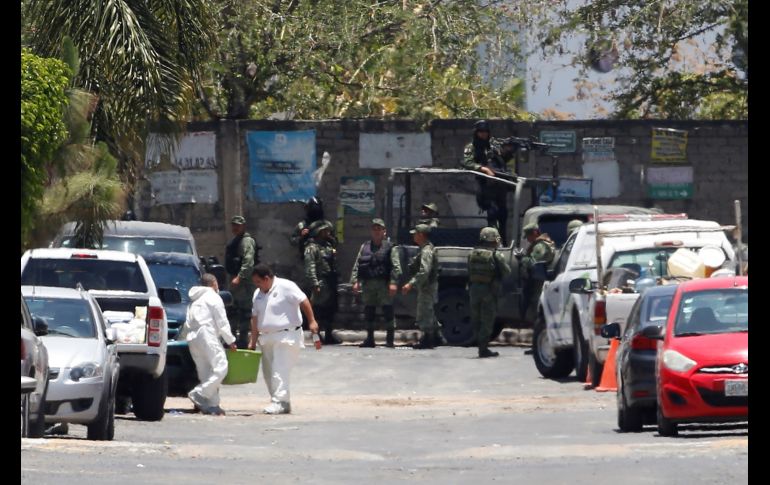 Van 30 cuerpos en una fosa clandestina en el inmueble. EFE/F. Guasco
