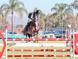 Saaib ganó el primer lugar en 1.30 metros con “Helolista Gph”. EL INFORMADOR / A. Camacho