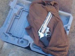 El arma que llevaba el hombre detenido. EFE/Ministerio de Justicia y Seguridad de la Ciudad de Buenos Aires