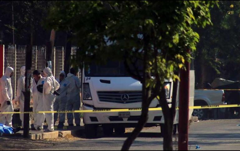 Cinco personas murieron y tres resultaron heridas durante el ataque de un comando a un camión con custodios y personal administrativo. TWITTER/@JornadaMorelos