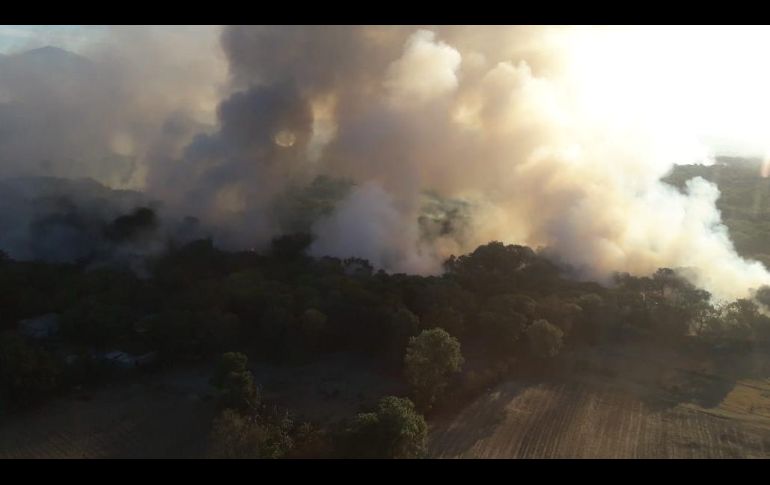 Debido a la presencia de humo, se mantiene la alerta atmosférica. ESPECIAL / Bomberos de Zapopan
