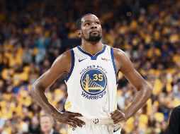Durant sufrió una lesión muscular el miércoles pasado en el quinto juego de la serie Semifinal frente a los Rockets de Houston. AFP / J. Murphy
