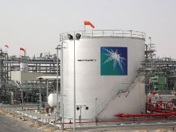 Como medida de precaución toda la línea de conducción, que lleva el crudo al puerto de Yambu sobre el Mar Rojo, fue cerrada. AFP / ARCHIVO