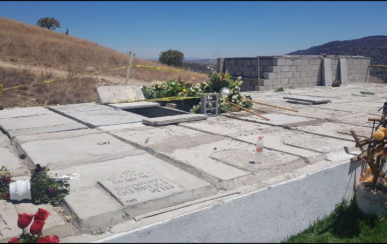 Las autoridades no saben si el ataúd en la fosa donde cayeron presentaba algún tipo de daño. ESPECIAL / Protección Civil Zapopan