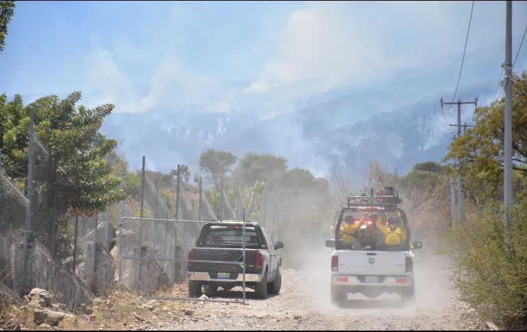 Se estima que el fuego quede controlado en el transcurso de este martes. ESPECIAL / Gobierno de Tlajomulco