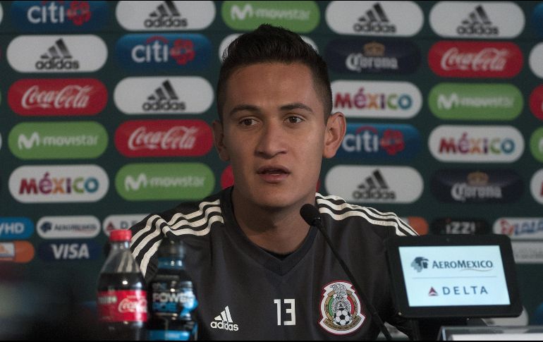 El arquero asevera que los jugadores consagrados en el Tri servirán de ejemplo para los novatos empeñados en dejar una huella positiva como la nueva generación protagonista de un cambio con Gerardo Martino. MEXSPORT / ARCHIVO