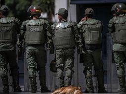 La Guardia Nacional Bolivariana vigila las inmediaciones de la Asamblea Nacional. EFE/M. Gutiérrez