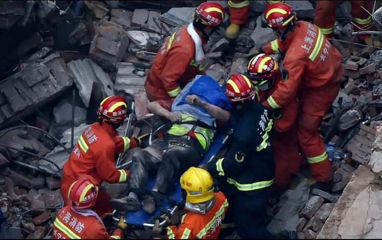 El inmueble era convertido a una sala de exhibición de autos cuando se vino abajo alrededor de las 11:30 de la mañana. AFP/H. Retamal