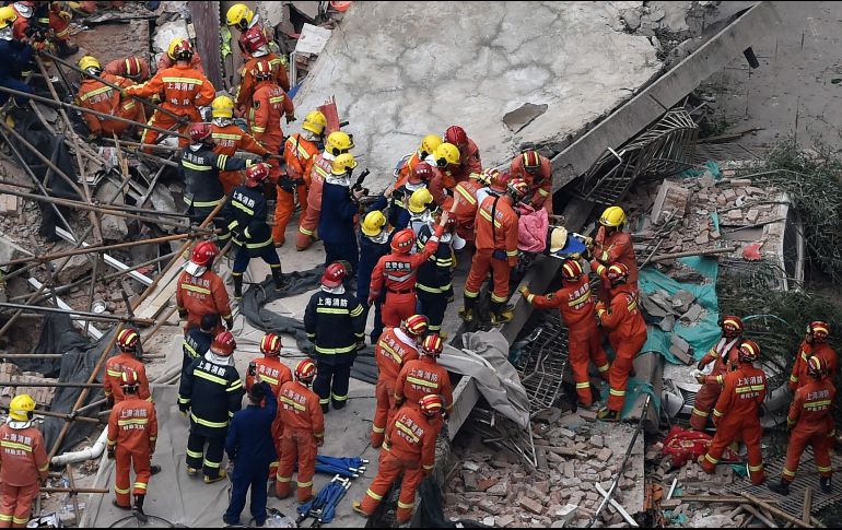 El inmueble era convertido a una sala de exhibición de autos cuando se vino abajo alrededor de las 11:30 de la mañana. AFP/H. Retamal