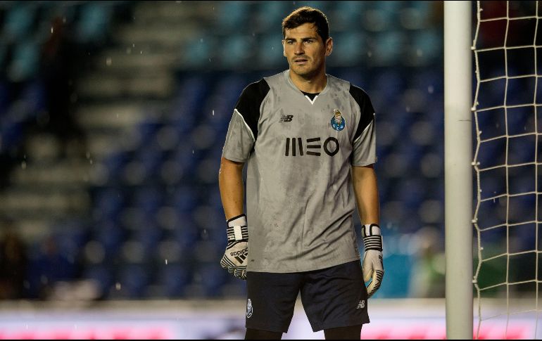 Las palabras del arquero se dan dos días después de que el presidente del Porto, Jorge Nuno Pinto da Costa, dejara entrever que el club tiene asumido su retiro y admitiera que ya está buscando un sustituto. MEXSPORT / ARCHIVO