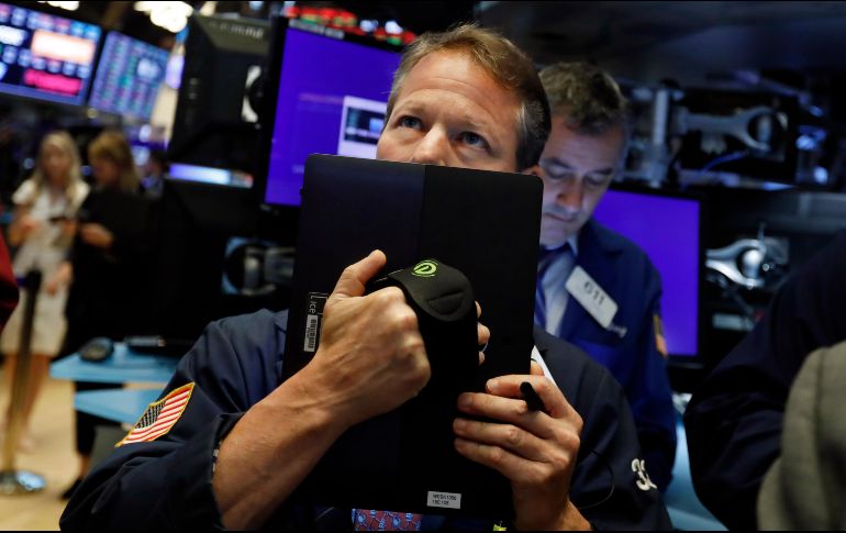 El Dow Jones descendió 98 unidades, 0.4%, a 25 mil 764 enteros. AP/R. Drew