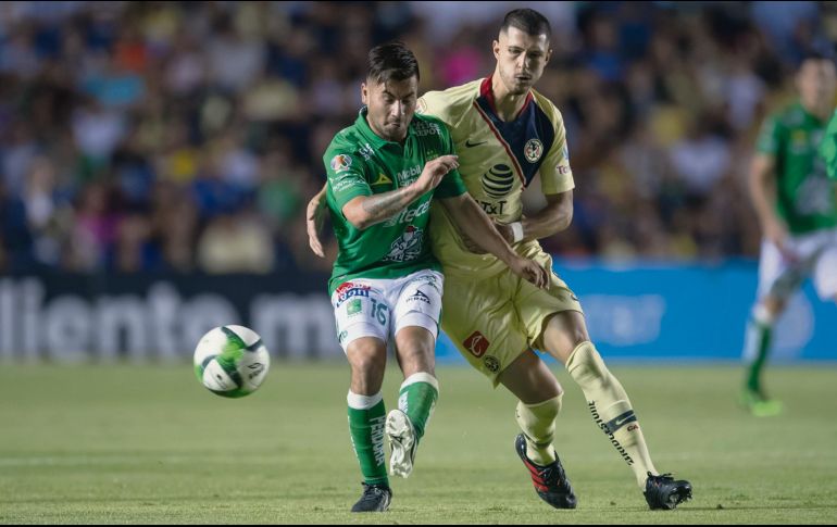 Guido Rodríguez (der.) dice que el América tiene los arrestos para darle la vuelta al León y seguir con el deseo de lograr el bicampeonato. MEXSPORT