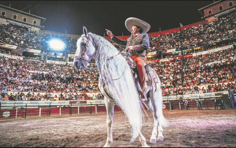 “Jaripeo sin fronteras”. El espectáculo ecuestre tiene su parte musical, en la que el público disfrutará de la voz de Pepe Aguilar. ESPECIAL