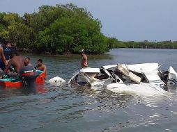 Hasta ahora sólo han recuperado el cuerpo de una de las víctimas, por lo que las labores de rescate se mantienen. TWITTER/@BomberosHn