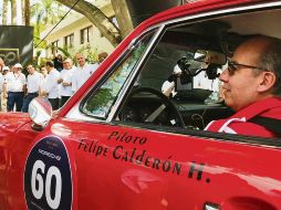 El político mexicano manejó un Porsche modelo 1968 que según sus palabras es prestado. ESPECIAL