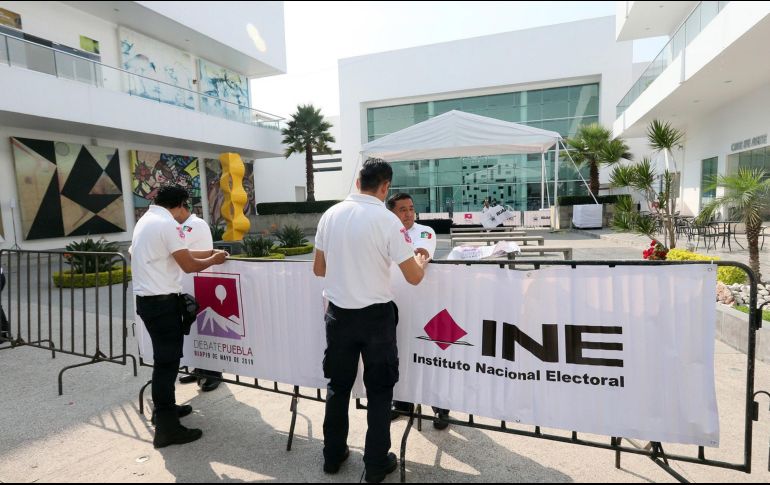 El INE realiza preparativos para el debate de este domingo entre los candidatos a la gubernatura de Puebla. SUN/ARCHIVO
