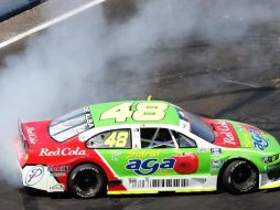 Ante más de catorce mil aficionados, Salvador de Alba se llevó el triunfo prácticamente de punta a punta. TWITTER / @NASCARPEAKMX