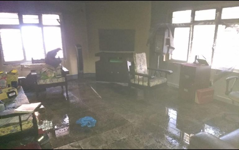 En la finca la lumbre consumió los dos colchones, muebles de las recámaras, de la sala y ropa. ESPECIAL / Bomberos de Guadalajara