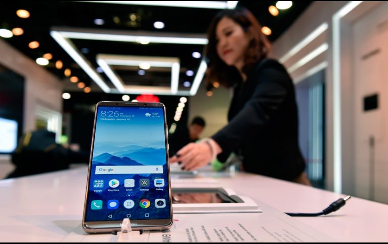 Google acató el mandato del presidente Donald Trump y canceló tratos con Huawei, que ha sido señalada por espionaje. AFP/Archivo