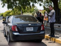 Estados Unidos obstaculiza que Venezuela importe insumos necesarios para la producción de gasolina, provocando su escasez. AP/R. ABD