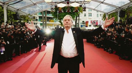 Alain Delon polarizó la opinión pública al recibir el galerdón. AFP