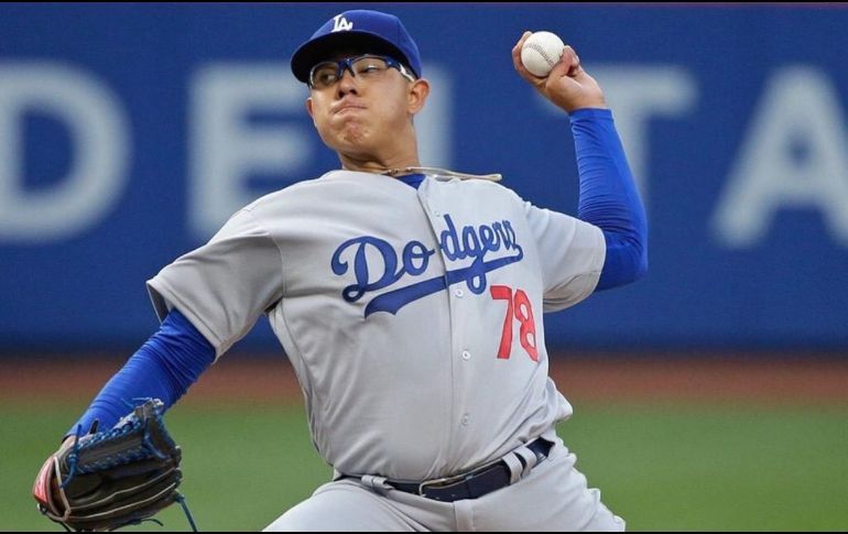 Urías fue colocado en una licencia administrativa de siete días el 14 de mayo, después de que fue acusado por testigos de haber empujado a su novia. TWITTER/theteenager7