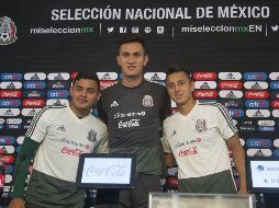 Vega (I) y Gudiño (C) aparecieron en conferencia de prensa junto a Roberto Alvarado (D), de Cruz Azul. MEXSPORT/A. Macías